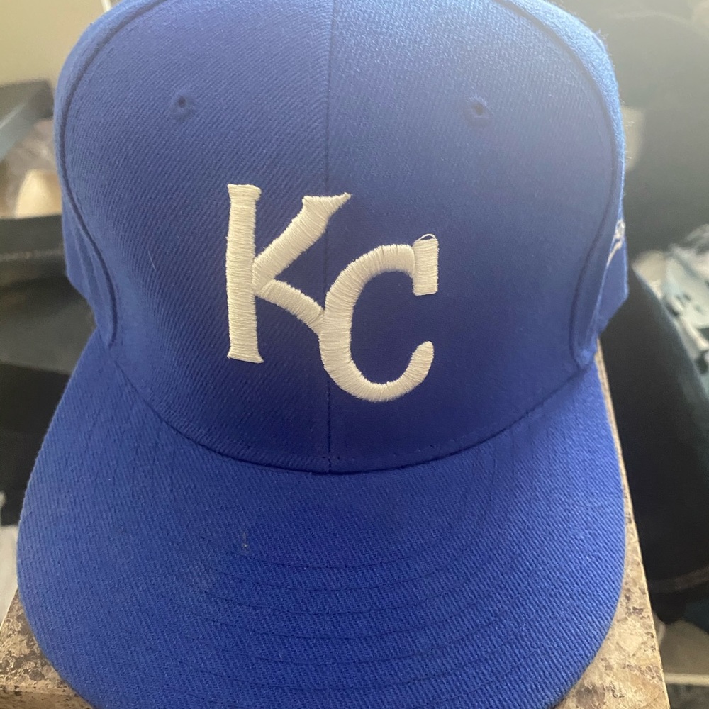 Fitted hat